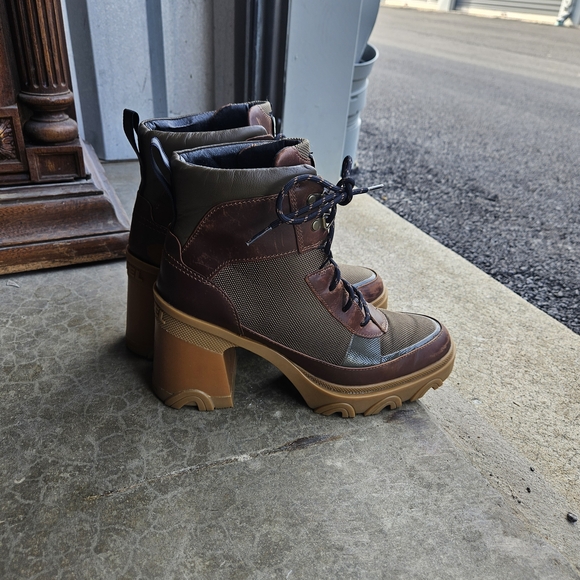 Sorel Shoes - Sorel Brown and Tan Heeled Boots